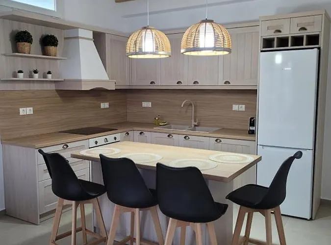 Polivios * Adamantas (Milos)